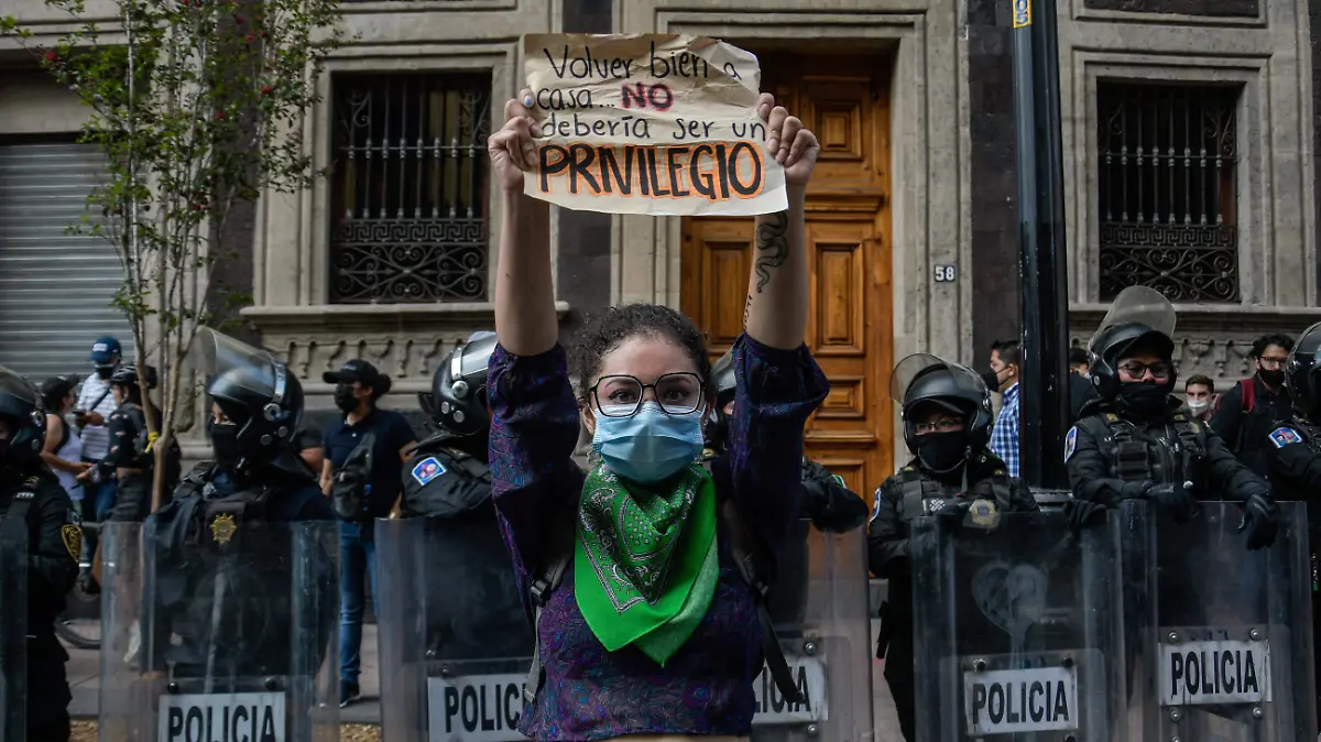 Marchan feministas Bellakas-13